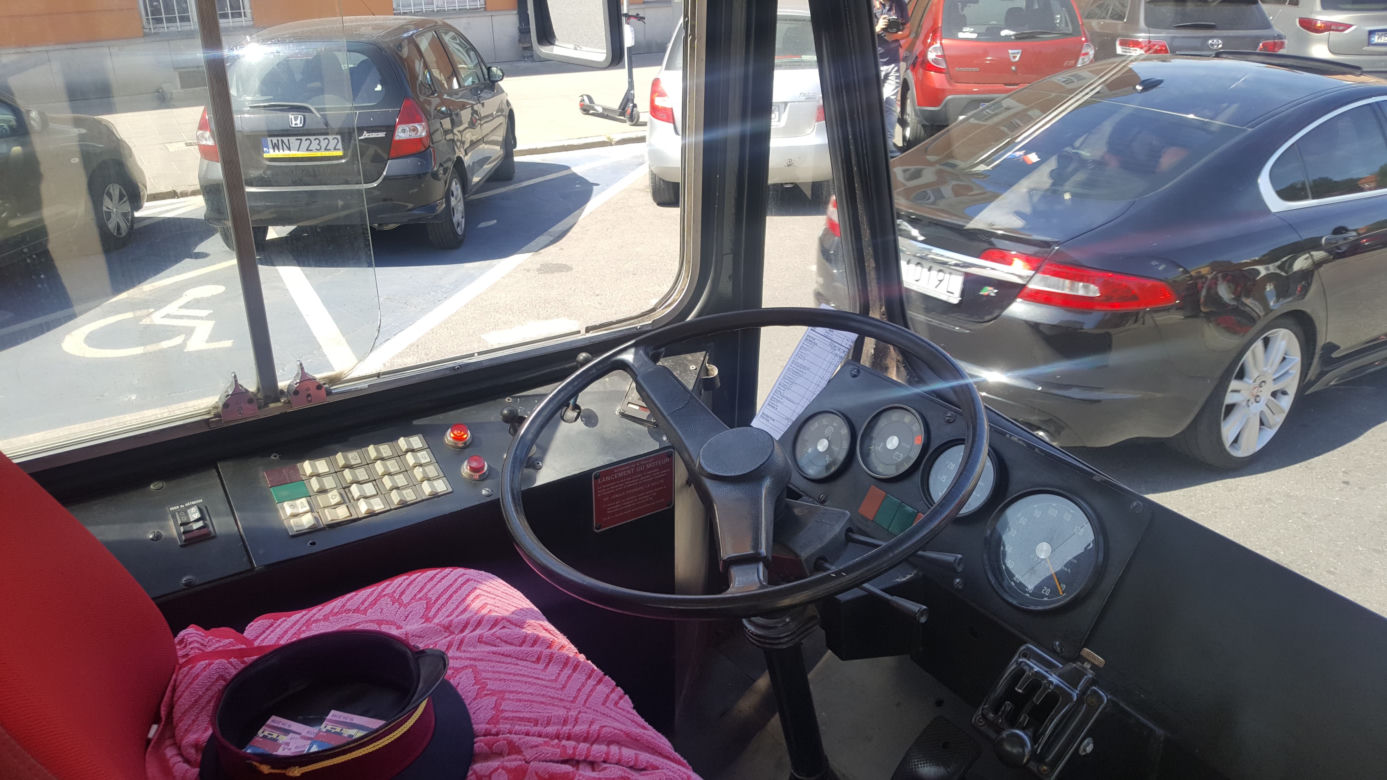 Zabytkowe autobusy ruszają na wakacyjną linię 100
