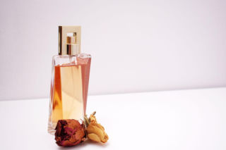 AVON tnie ceny perfum. Kultowe zapachy kupisz za ułamek wartości