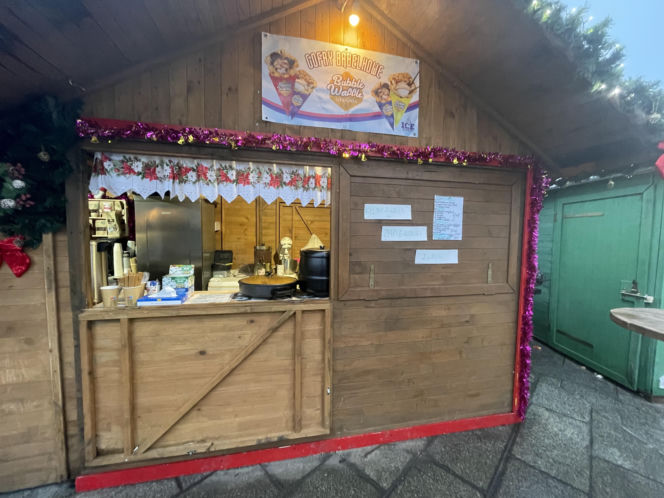 Pokémony, różowe gofry i zaskakujące różnice w cenach. Porównaliśmy łódzkie jarmarki