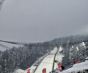 Tłumy kibiców pod Wielką Krokwią w Zakopanem