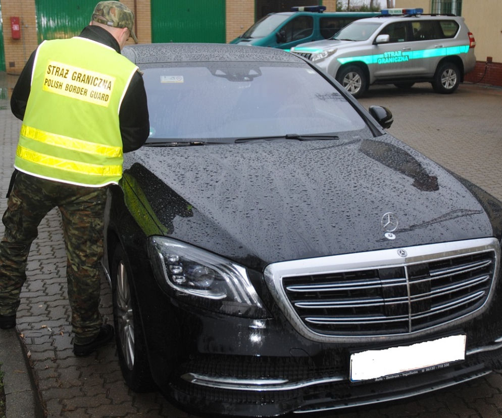 Limuzyna za ponad 400 tys. złotych odzyskana na granicy. Mercedes-Benz Klasy S pochodził z przestępstwa