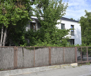 Smutny widok domu Kaczyńskiego. Willa na Żoliborzu się sypie