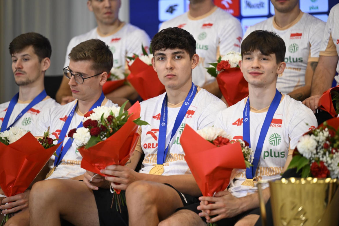 Złoci medaliści ME przywitani przez kibiców na lotnisku