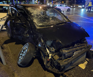 Totalna demolka na Radzymińskiej. Trzy auta rozbite w drobny mak 
