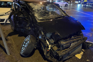Totalna demolka na Radzymińskiej. Trzy auta rozbite w drobny mak