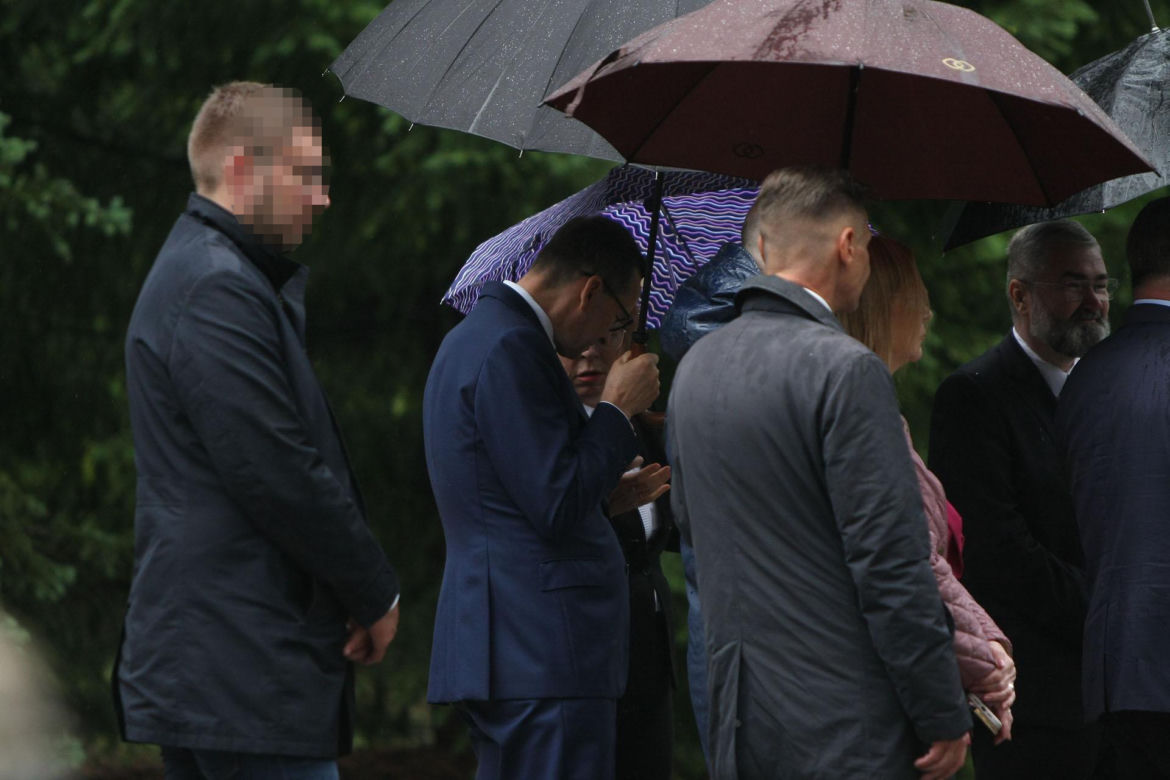 Morawiecki pod ochroną na miesięcznicy 