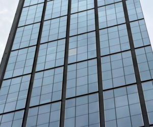 Potężna szyba runęła z Varso Tower! Co się dzieje z najwyższym wieżowcem w UE?