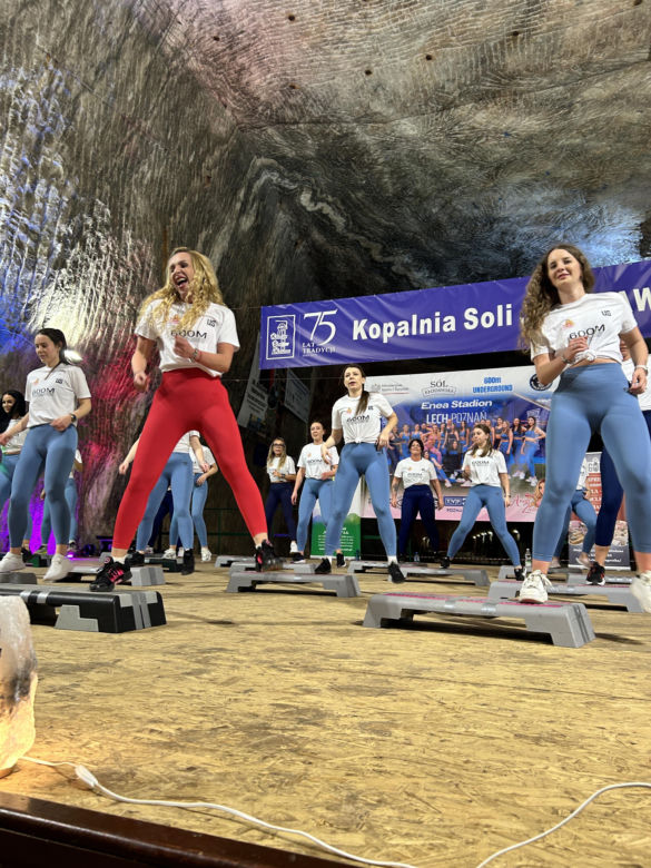 Trening fitness na stepie 600 metrów pod ziemią. Poznanianki zawalczyły o rekord Guinnessa