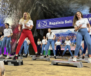 Trening fitness na stepie 600 metrów pod ziemią. Poznanianki zawalczyły o rekord Guinnessa