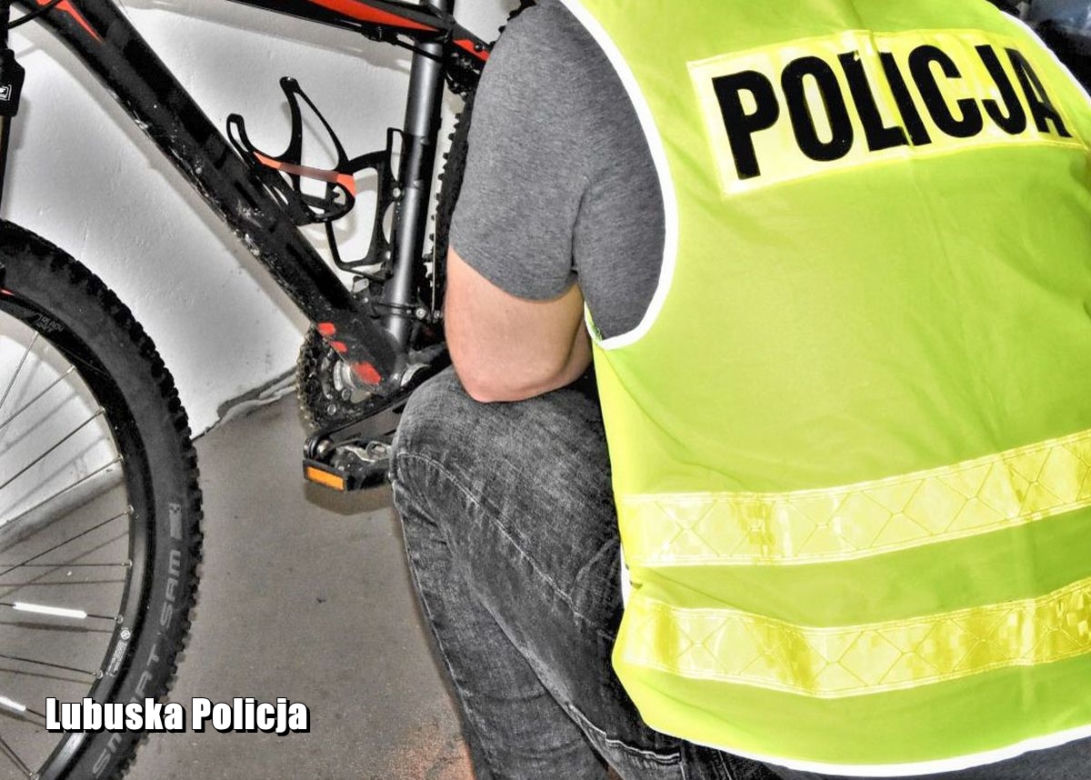 Policja odzyskała skradzioną terenówkę i motocykl