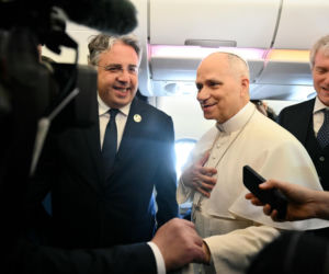 Konferencja papieska w samolocie w podróży do Algierii