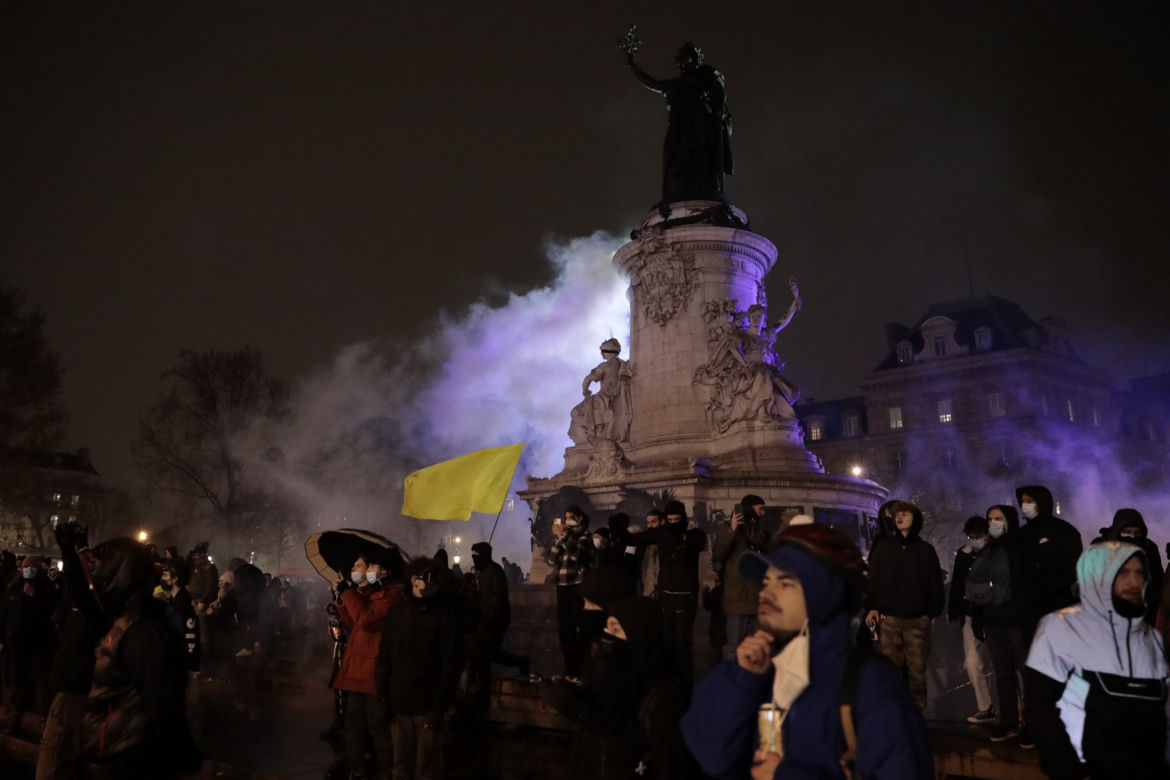 Francja płonie! Wielki atak na policję, dziesiątki rannych