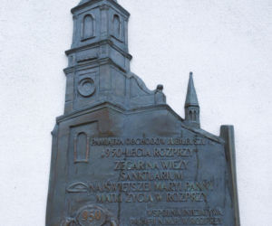 To miasto w województwie łódzkim zachwyca zabytkowym rynkiem. W średniowieczu stało się sławne