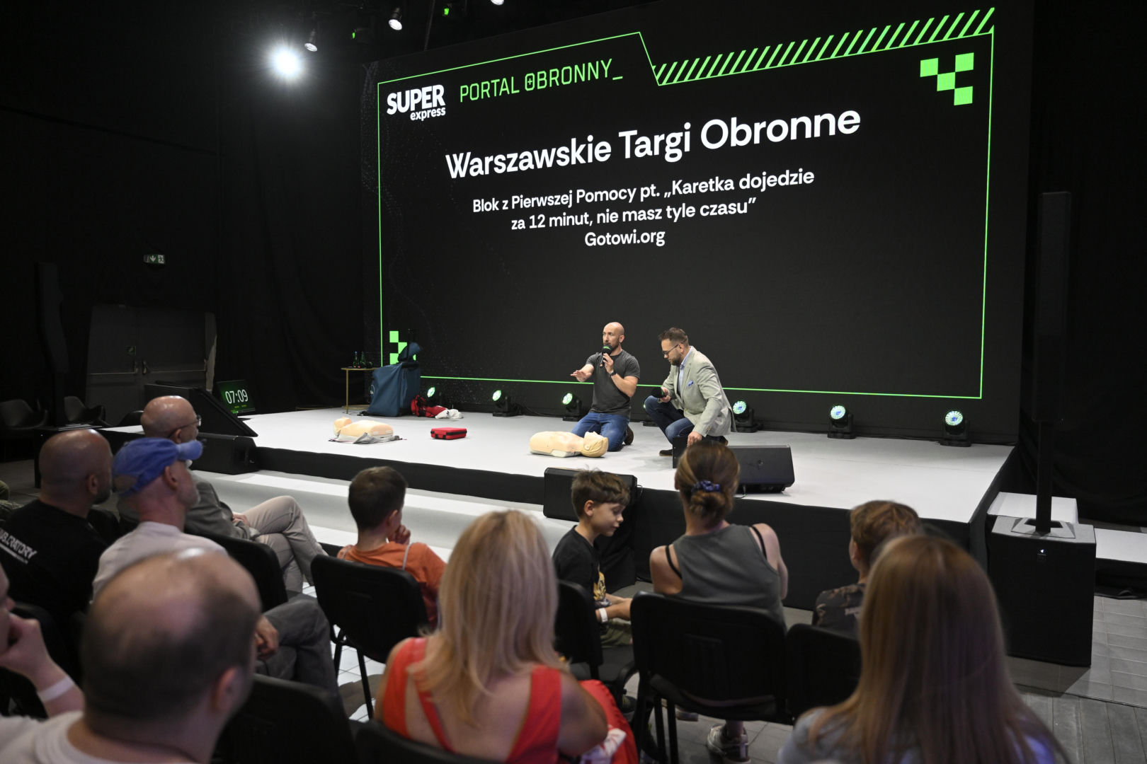 Warszawskie Targi Obronne. Scena Biała Blok z Pierwszej Pomocy pt. „Karetka dojedzie za 12 minut, nie masz tyle czasu”