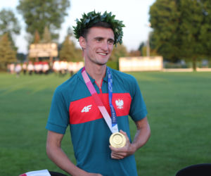 Dawid Tomala przywitany w domu