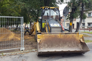 Ceny wynajmu maszyn budowlanych w Polsce 2026. Ile za wypożyczenie koparki czy ładowarki?