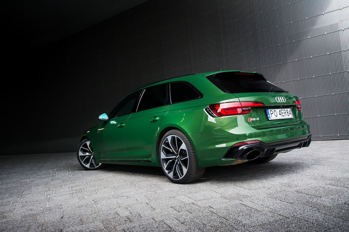 Audi RS4 Avant B9 2.9 TFSI V6 450 KM Tiptronic quattro
