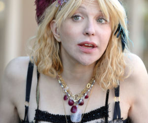 Courtney Love w okropnym stroju