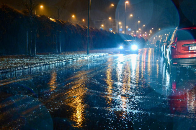 Gołoledź paraliżuje Polskę