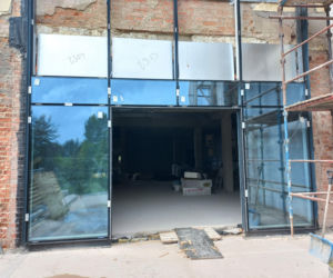 Na pływalni Akwawit w Lesznie montują przeszklenia