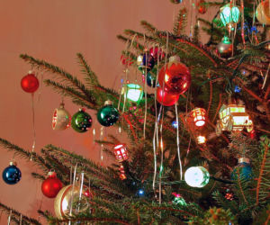 Bombki z PRL-u wracają na nasze choinki! Retro ozdoby są hitem. Gdzie je kupić? 