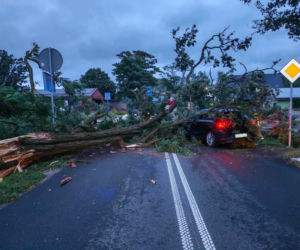 Burze nad Polską. Setki interwencji, tysiące domów bez prądu. IMGW ostrzega
