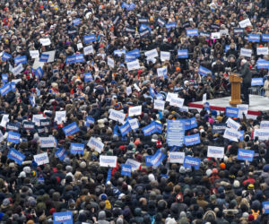 Trump jest niebezpieczny. Senator Bernie Sanders postraszył prezydentem, inaugurując kampanie na Brooklynie