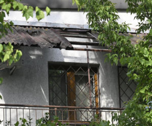 Smutny widok domu Kaczyńskiego. Willa na Żoliborzu się sypie