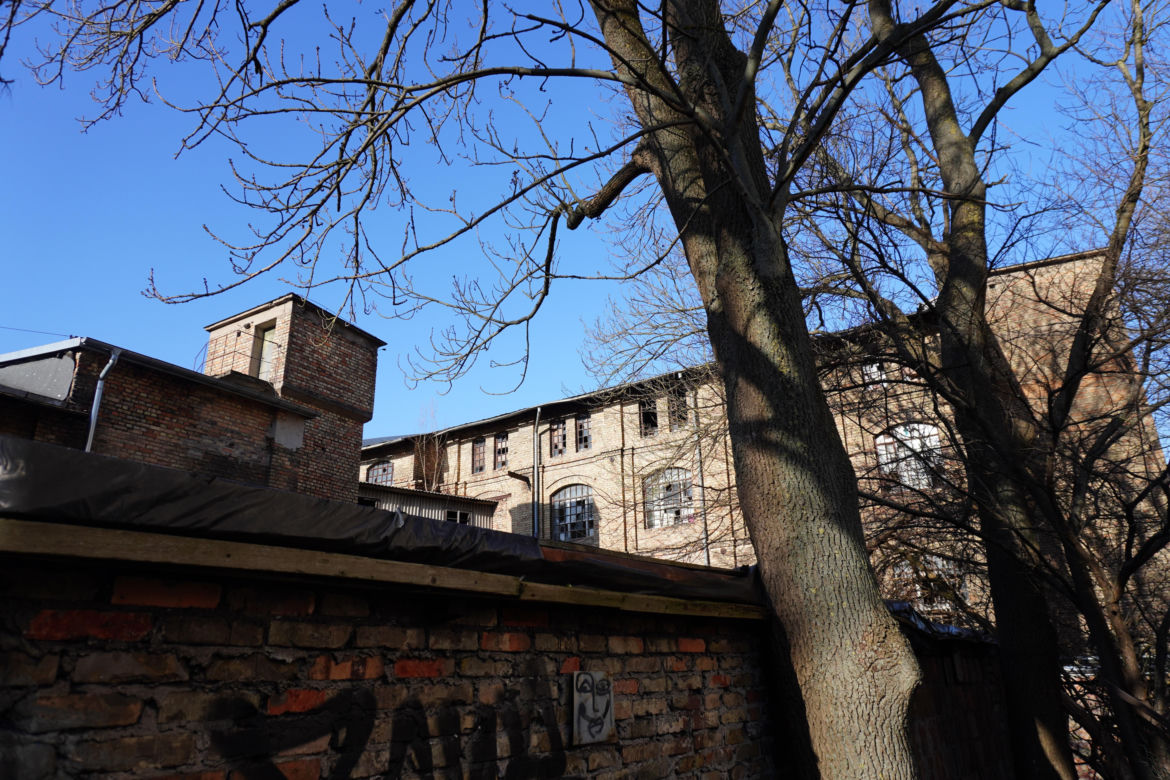 Opuszczona fabryka włókiennicza w Białymstoku. Niszczejące budynki niedaleko centrum miasta