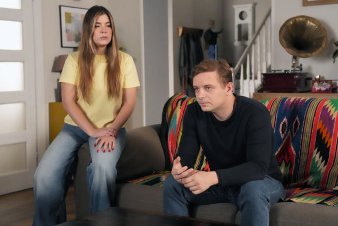 Barwy szczęścia, odc. 3335. Agata (Natalia Zambrzycka), Hubert (Marek Molak)