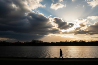 Nadchodzi cieplejszy front w Pile. Czy weekend upłynie bez deszczu?