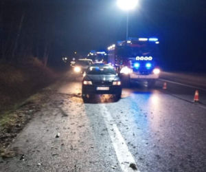 Poważny wypadek w gminie Obrowo koło Torunia. Auto dachowało
