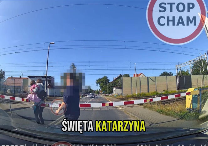 Szokujące wideo. Rodzice z dzieckiem uciekali po torach przed pędzącym pociągiem