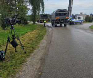 Pożar w bazie Starlink na Mazowszu. Minister mówi wprost o możliwym sabotażu, służby w akcji