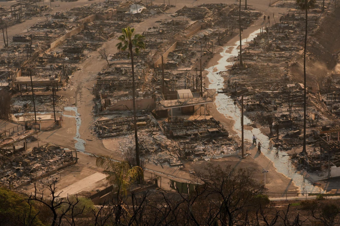 Wstrząsające zdjęcia z Los Angeles. Połacie spalonych domów