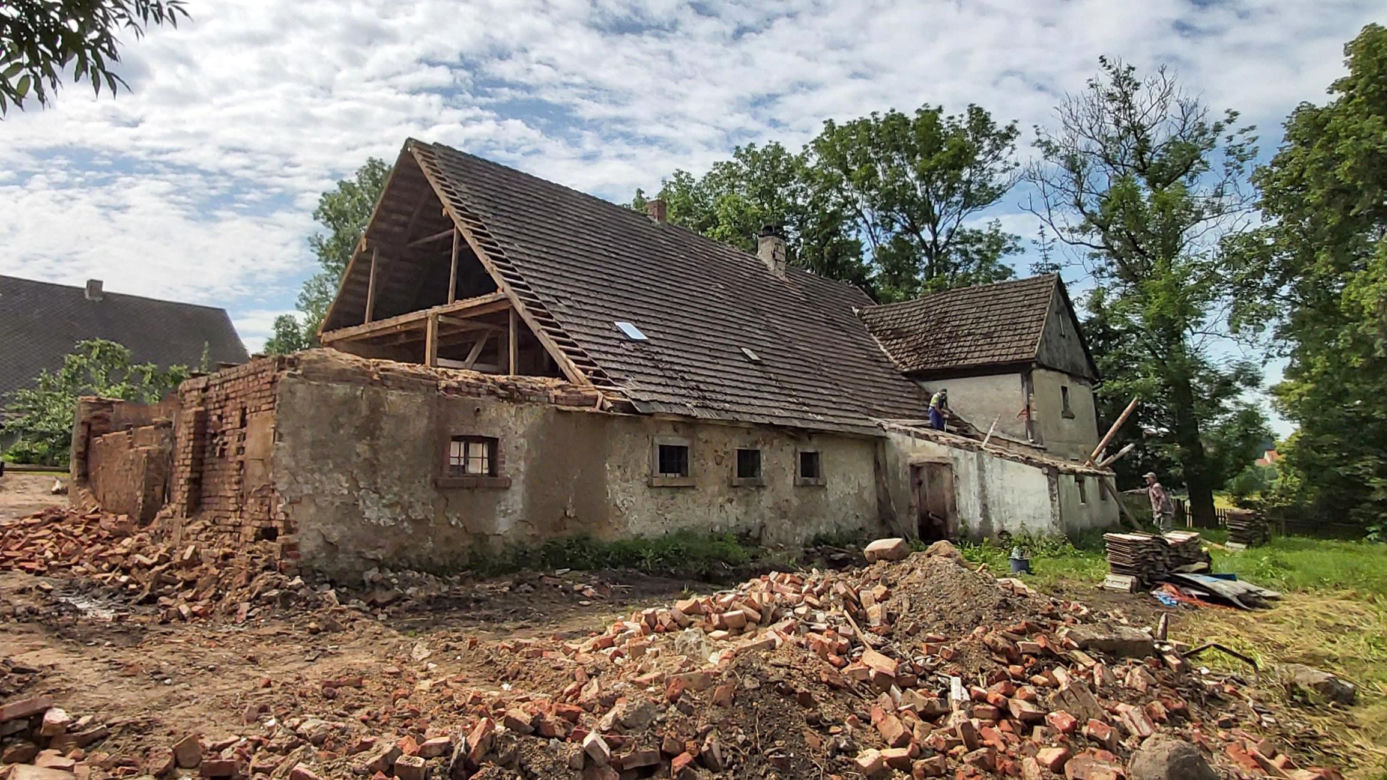 Dom Marty i Przemka w Milęcicach przed i w trakcie remontu