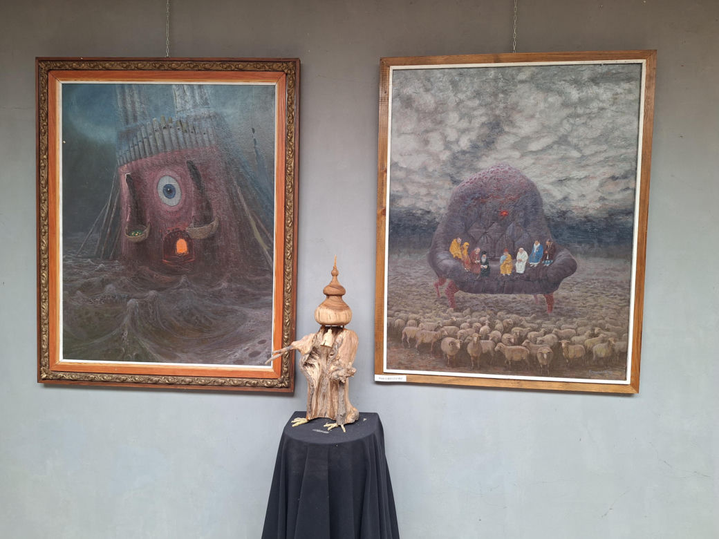 Surrealistyczne rzeźby zdobią ogród. Budzą niepokój i ciekawość