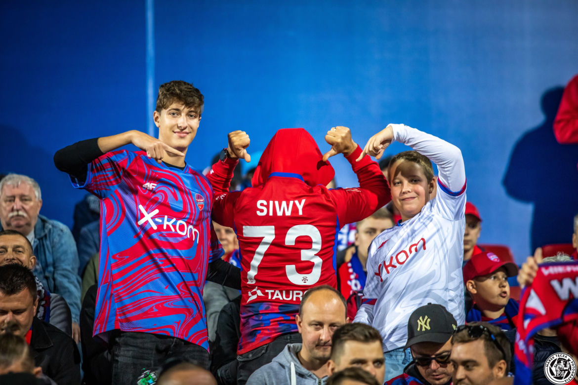 Kibice na meczu Raków Częstochowa - Aris