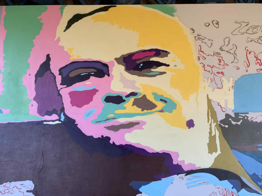 Nowy mural w Bydgoszczy. Stanisław Tym upamiętniony w przestrzeni miejskiej