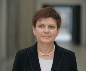 SZYDŁO WYSZŁA Z CIENIA