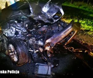 Pijany 18-latek w BMW uderzył w koparkę
