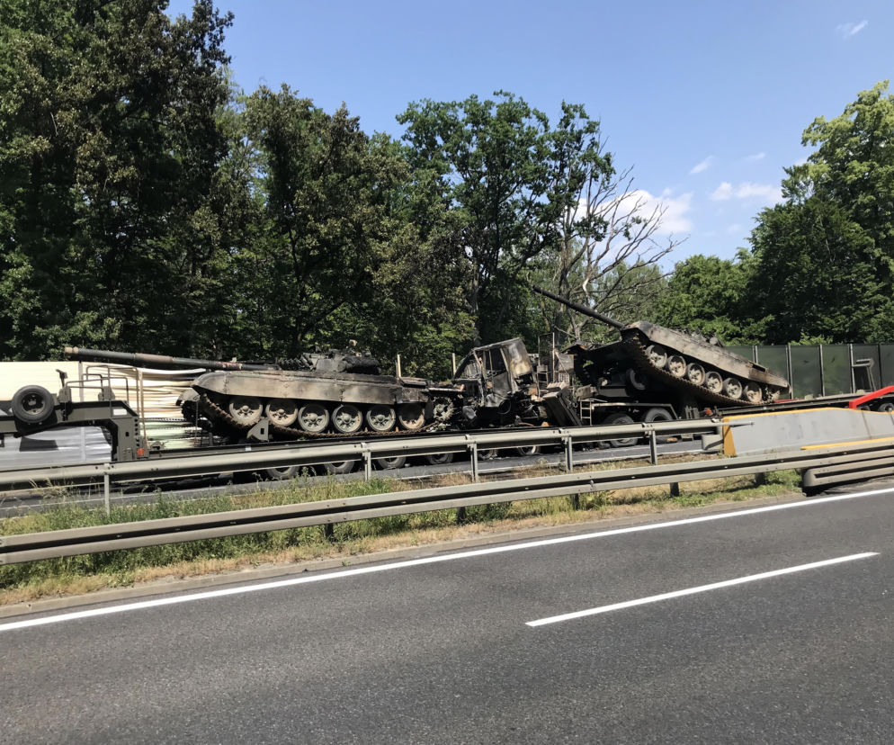 Pożar czołgów na autostradzie A6