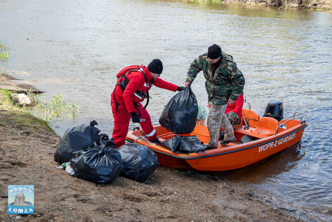 Ponad 2 tony śmieci wyzbierane z brzegów Narwi! Operacja Czysta Rzeka w Łomży za nami