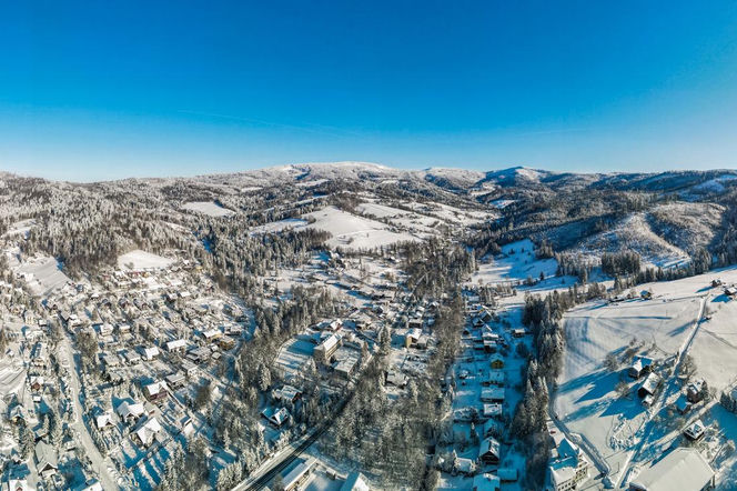 Zimowa magia w sercu Beskidów. Wisła dla rodzin i miłośników sportów!
