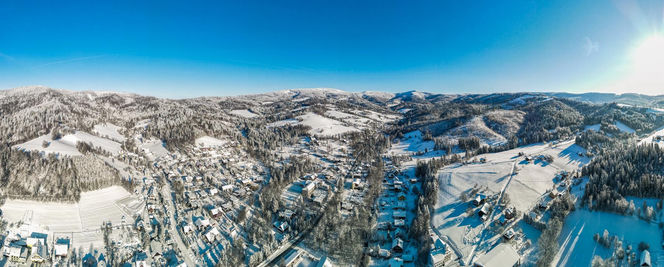 Zimowa magia w sercu Beskidów. Wisła dla rodzin i miłośników sportów!