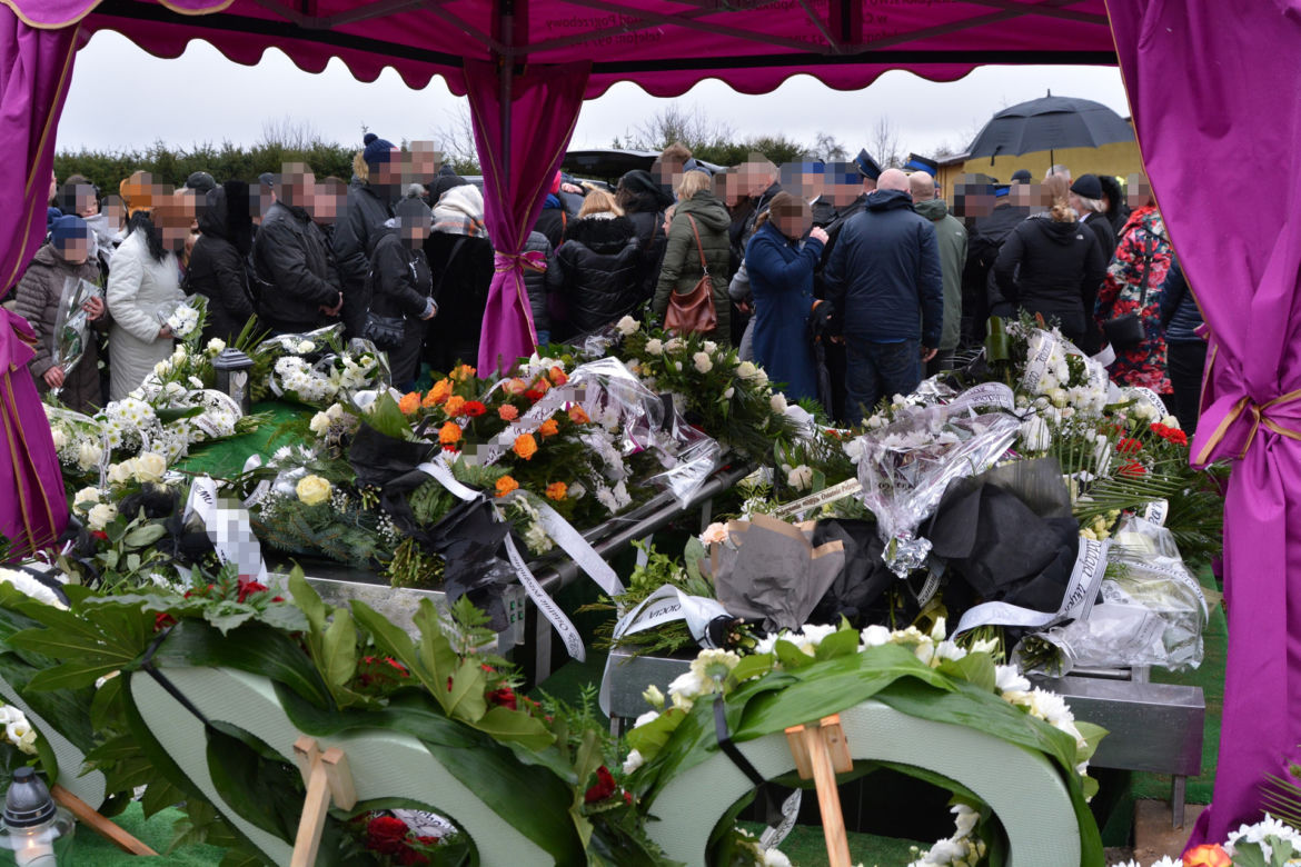 Pogrzeb polskich strażaków. Nawet niebo płakało. Bracia Kacper i Dawid zginęli w Belgii