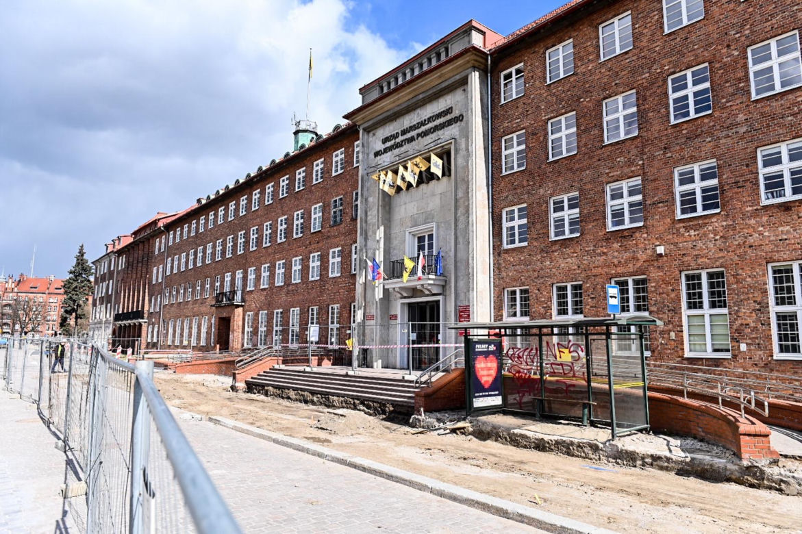 Marszałek Struk w szpitalu, urząd zamknięty [ZDJĘCIA]