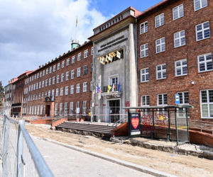Marszałek Struk w szpitalu, urząd zamknięty [ZDJĘCIA]