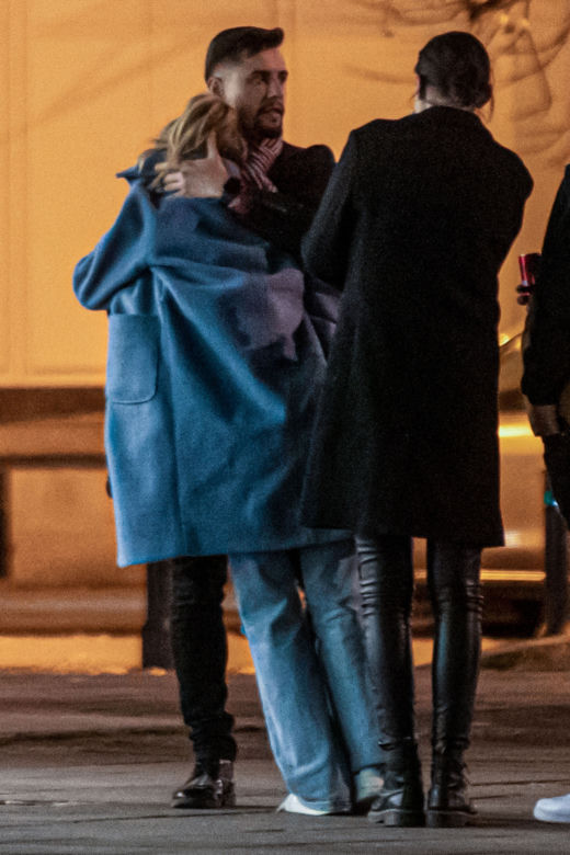 Gąsiewska obściskuje się z innym