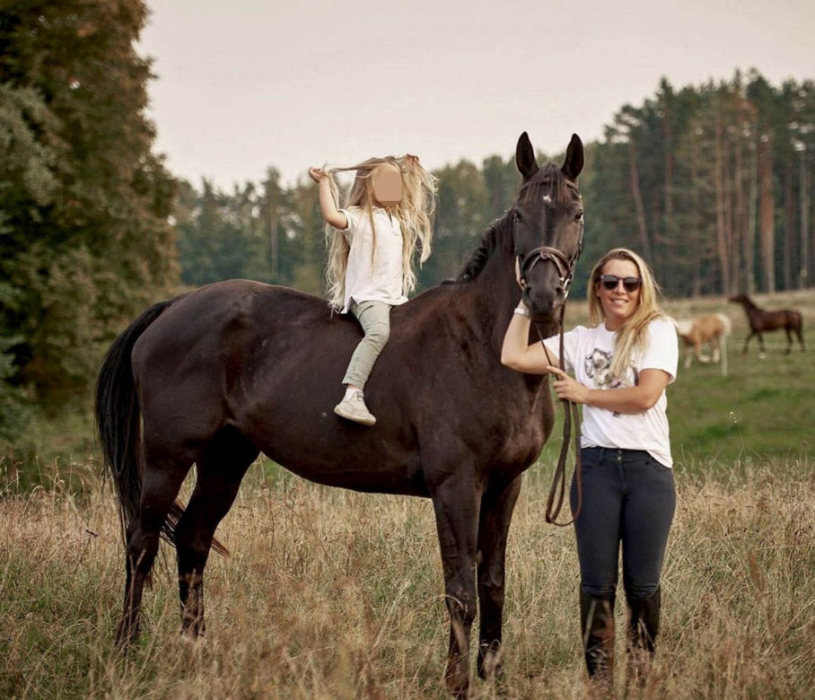 Karolina Ferenstein-Kraśko z córką